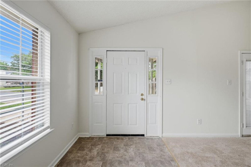 Photo 17 of 31 residential for sale in Chesapeake virginia