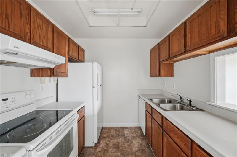Photo 2 of 31 residential for sale in Chesapeake virginia