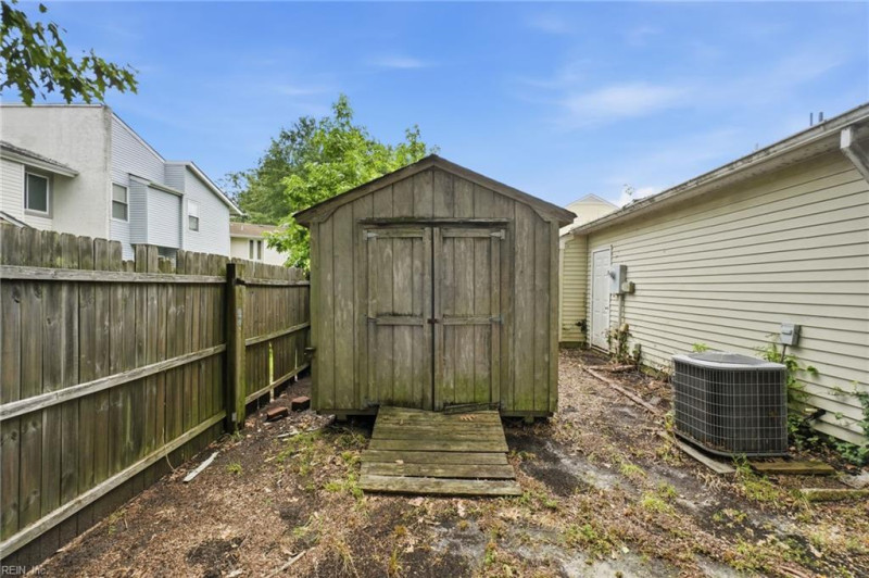 Photo 28 of 31 residential for sale in Chesapeake virginia