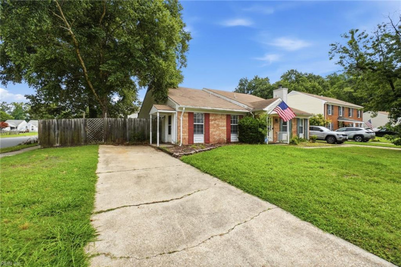 Photo 4 of 31 residential for sale in Chesapeake virginia