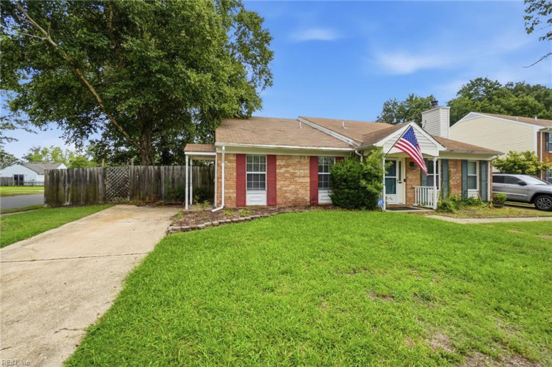 Photo 5 of 31 residential for sale in Chesapeake virginia