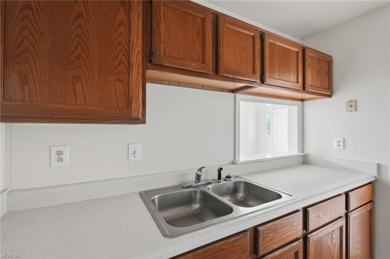 Photo 6 of 31 residential for sale in Chesapeake virginia