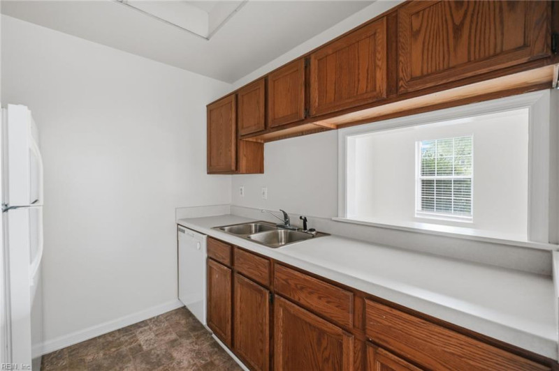 Photo 7 of 31 residential for sale in Chesapeake virginia