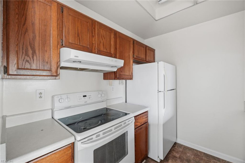 Photo 8 of 31 residential for sale in Chesapeake virginia