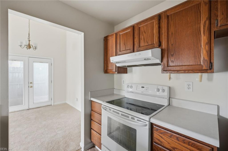 Photo 9 of 31 residential for sale in Chesapeake virginia
