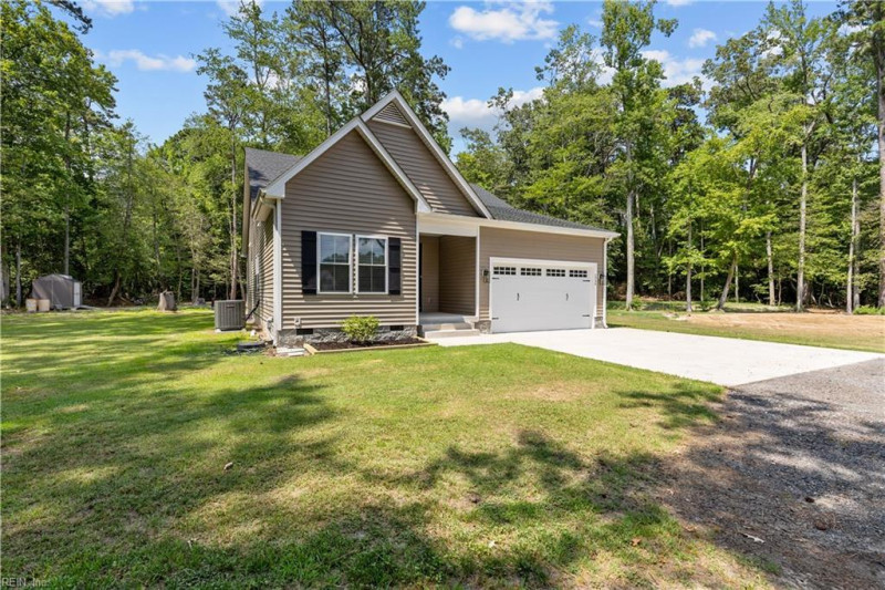 Photo 3 of 36 residential for sale in Gloucester County virginia