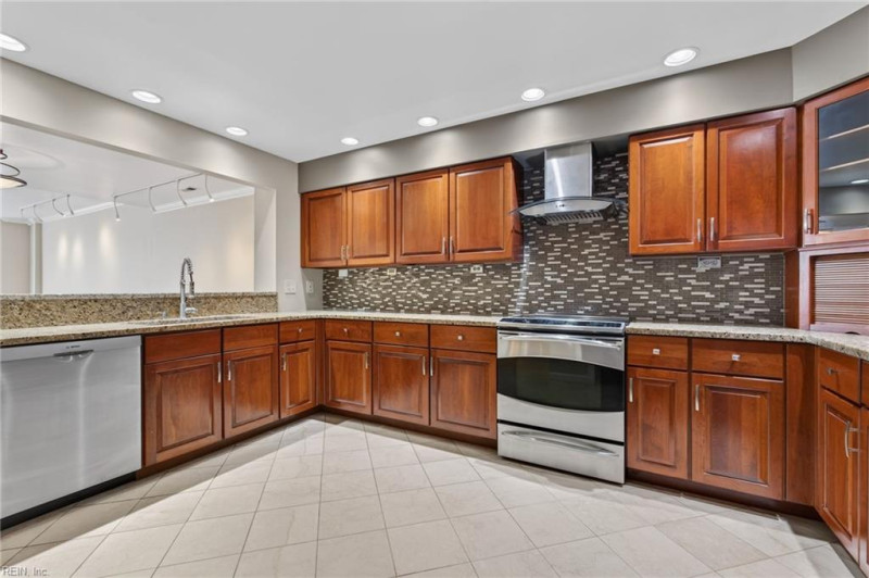 Photo 3 of 50 residential for sale in Portsmouth virginia