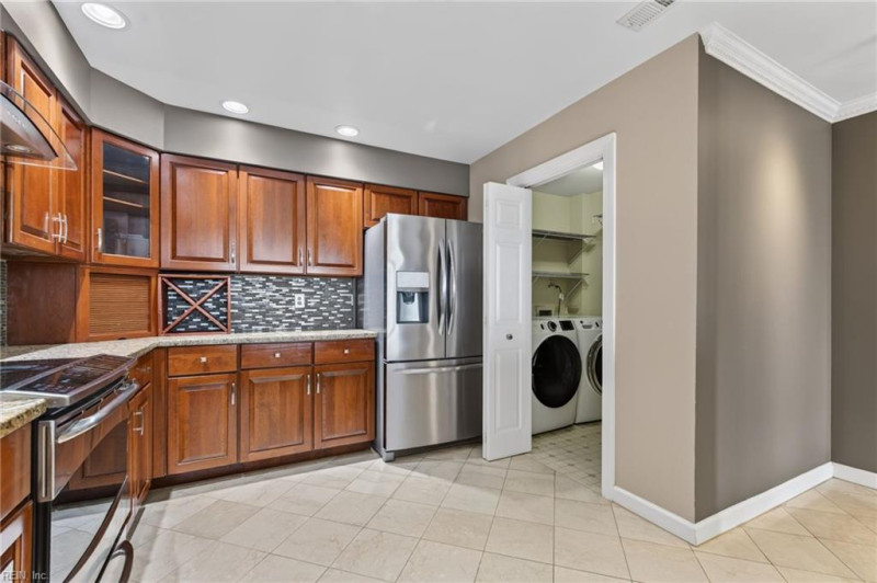 Photo 4 of 50 residential for sale in Portsmouth virginia