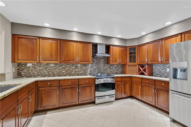 Photo 5 of 50 residential for sale in Portsmouth virginia