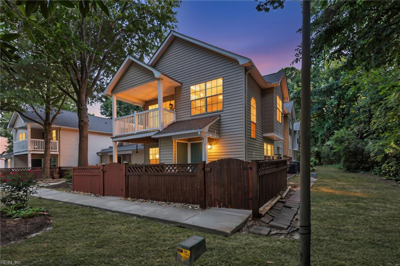 Photo 3 of 30 residential for sale in Virginia Beach virginia