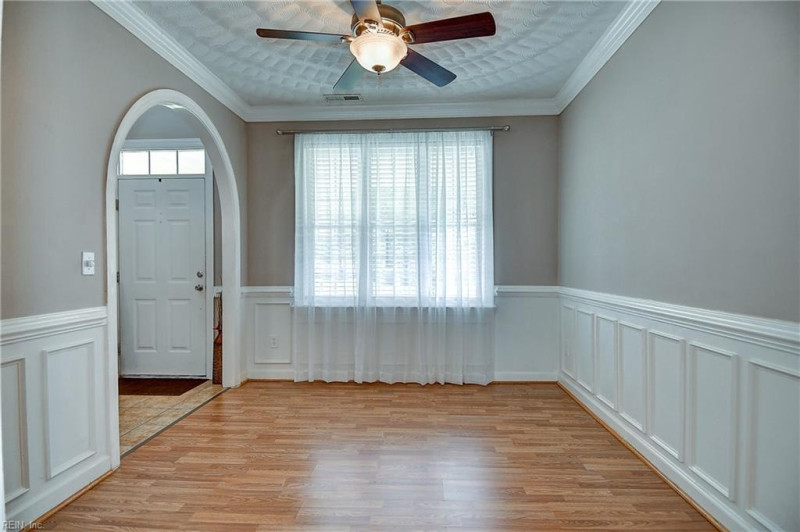 Photo 11 of 44 residential for sale in Virginia Beach virginia