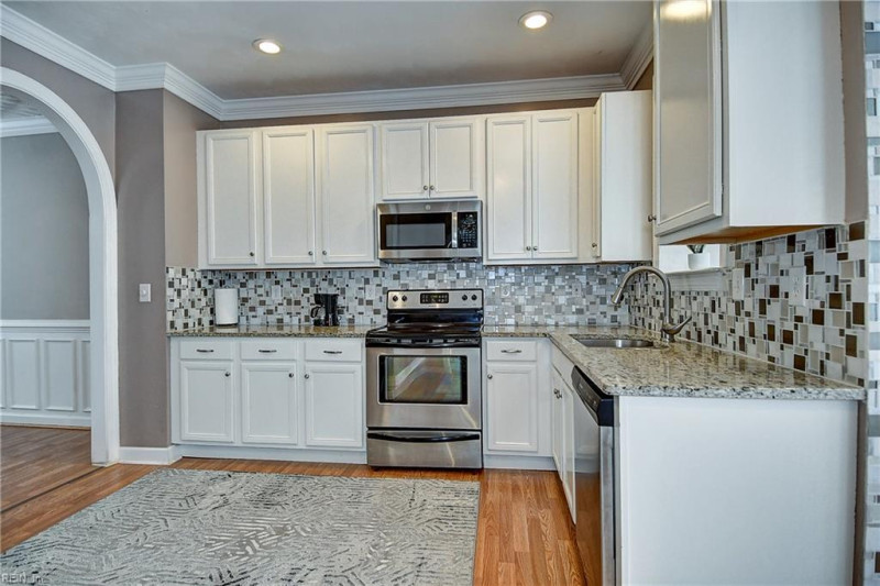 Photo 13 of 44 residential for sale in Virginia Beach virginia