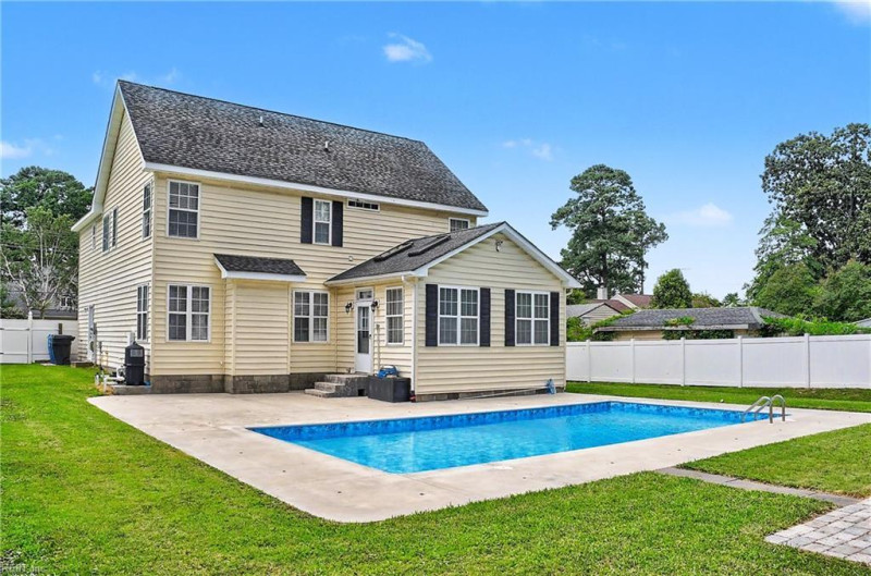 Photo 3 of 44 residential for sale in Virginia Beach virginia