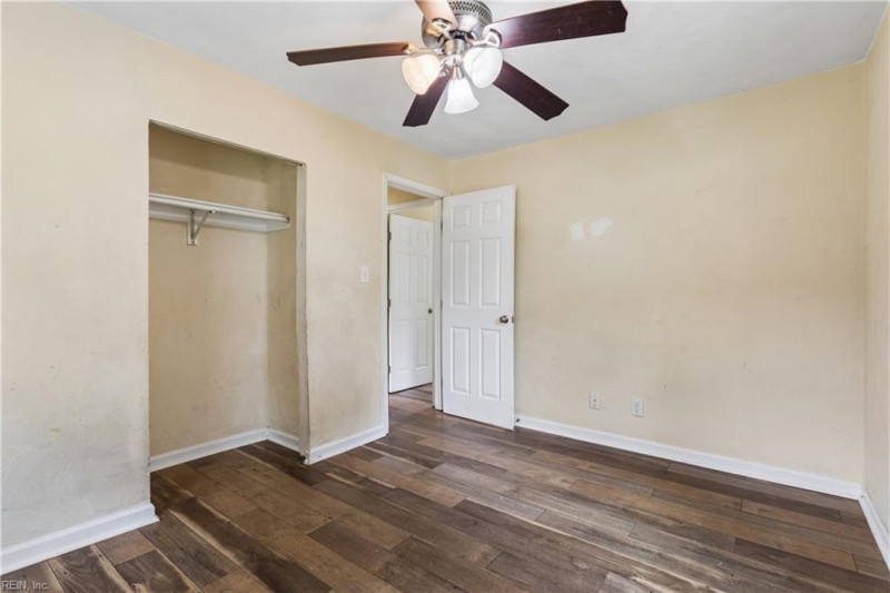 Photo 10 of 27 residential for sale in Chesapeake virginia