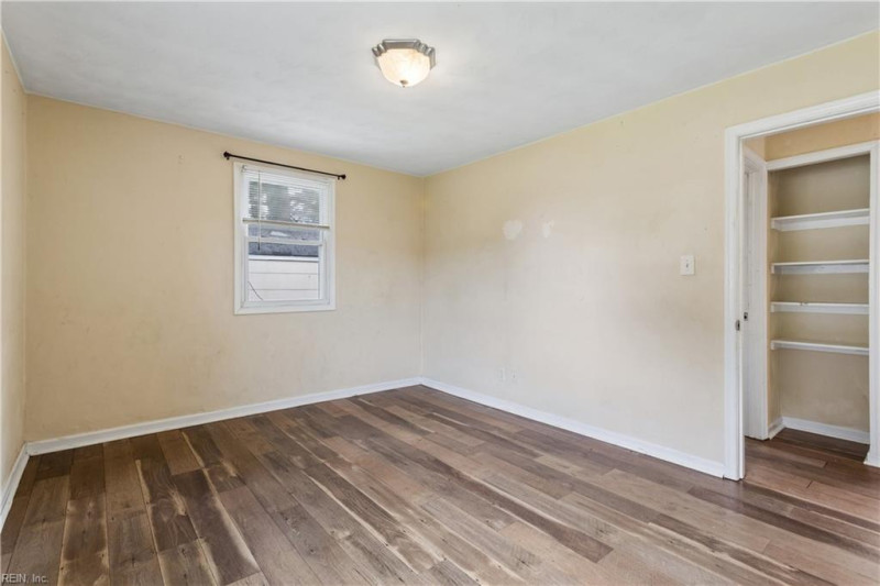 Photo 12 of 27 residential for sale in Chesapeake virginia