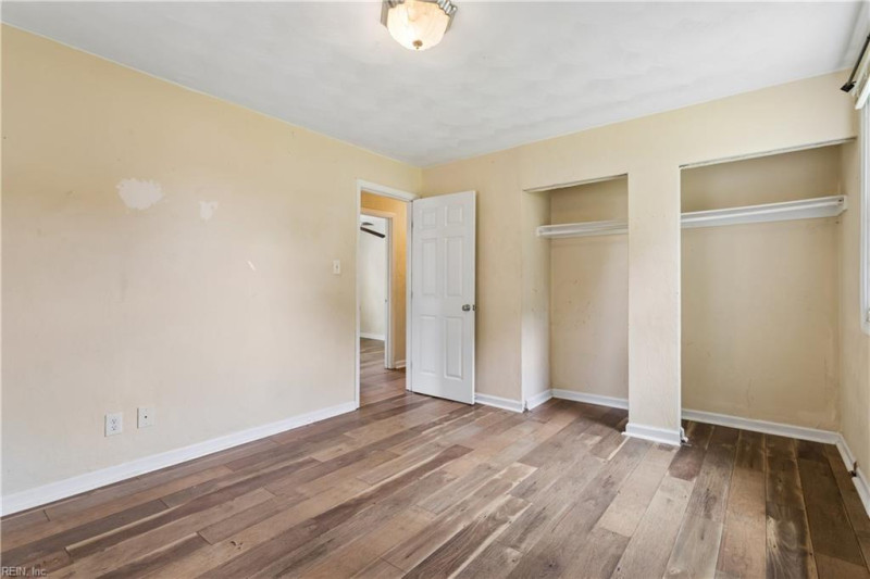 Photo 14 of 27 residential for sale in Chesapeake virginia