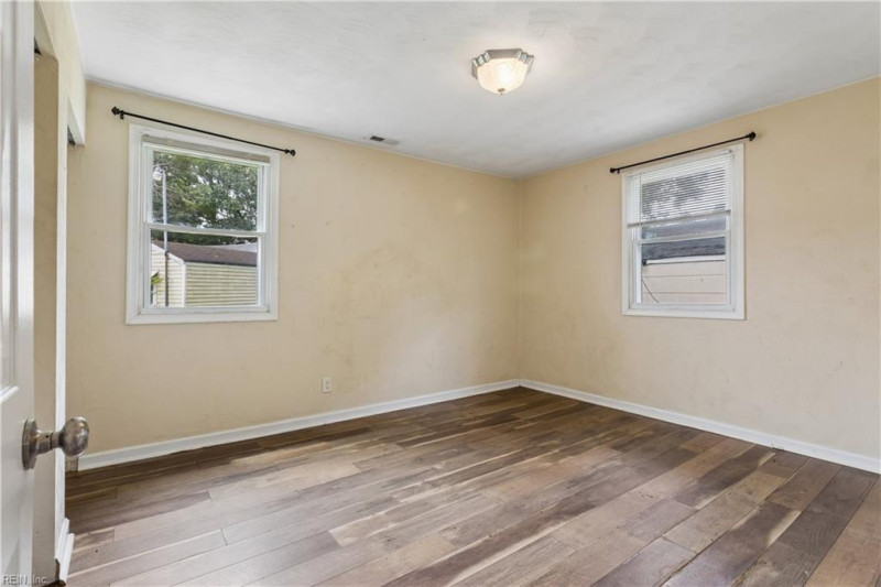 Photo 15 of 27 residential for sale in Chesapeake virginia