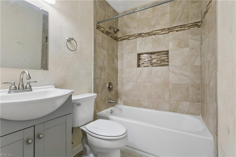 Photo 16 of 27 residential for sale in Chesapeake virginia