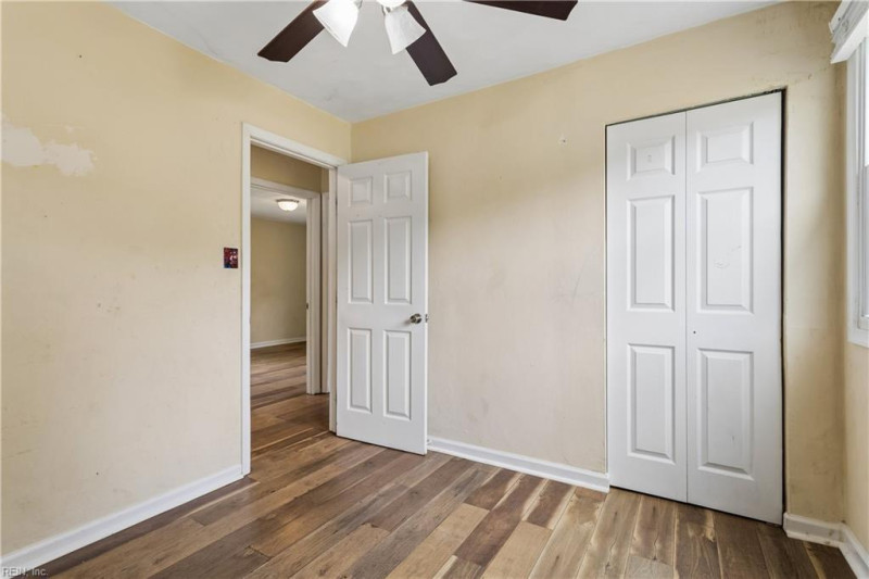 Photo 17 of 27 residential for sale in Chesapeake virginia