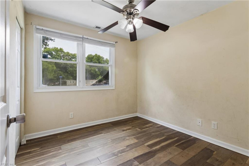 Photo 18 of 27 residential for sale in Chesapeake virginia