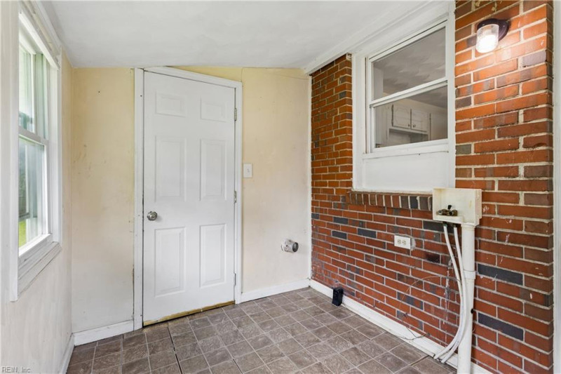 Photo 19 of 27 residential for sale in Chesapeake virginia