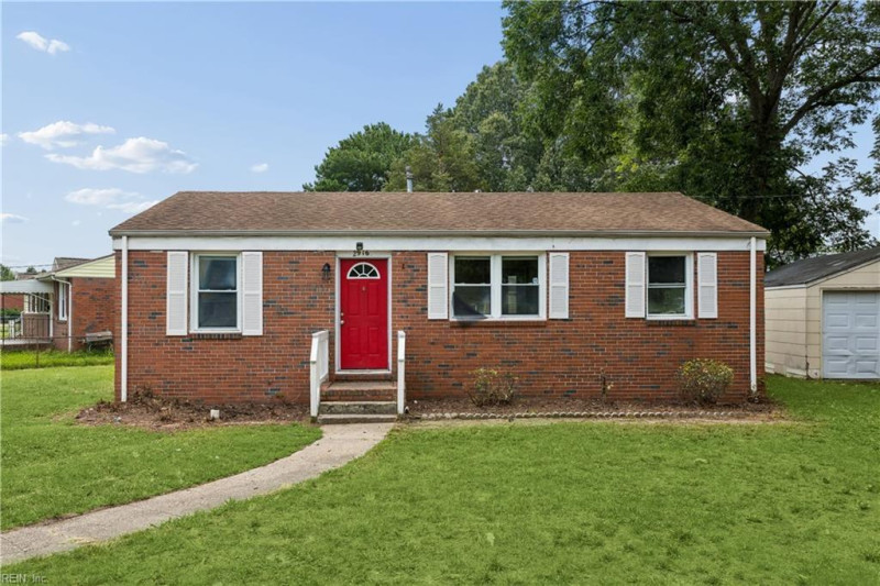 Photo 2 of 27 residential for sale in Chesapeake virginia