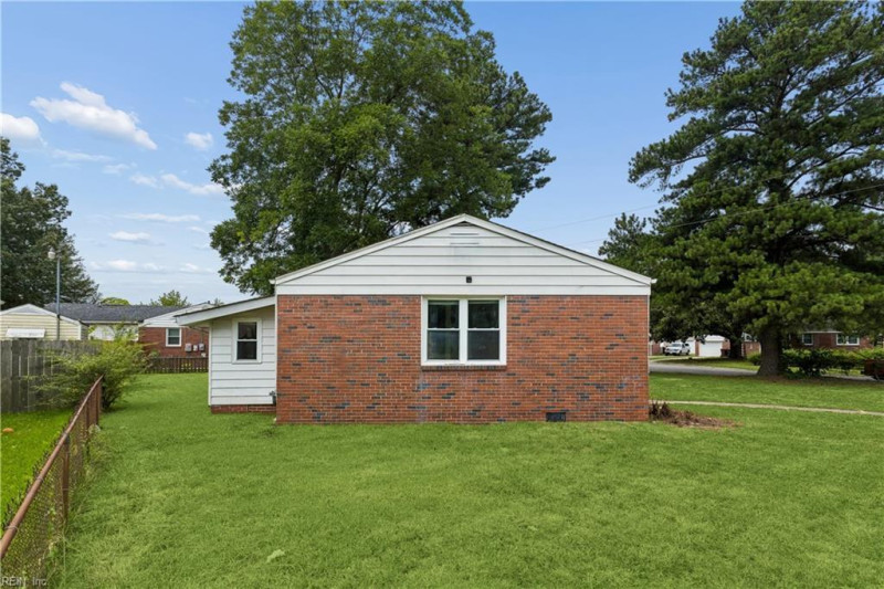 Photo 21 of 27 residential for sale in Chesapeake virginia