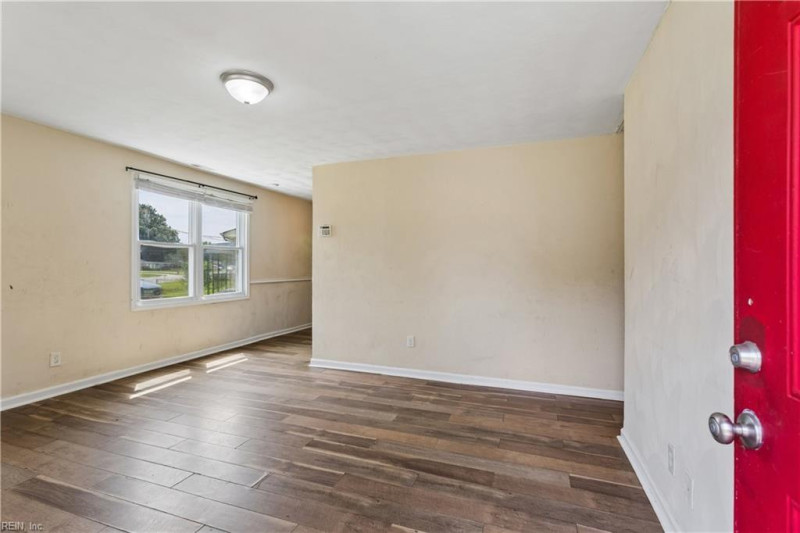 Photo 3 of 27 residential for sale in Chesapeake virginia