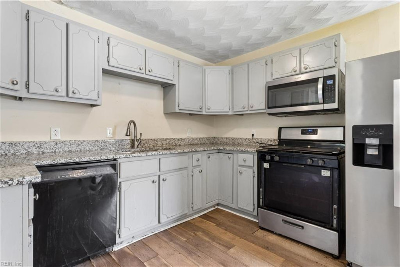 Photo 6 of 27 residential for sale in Chesapeake virginia
