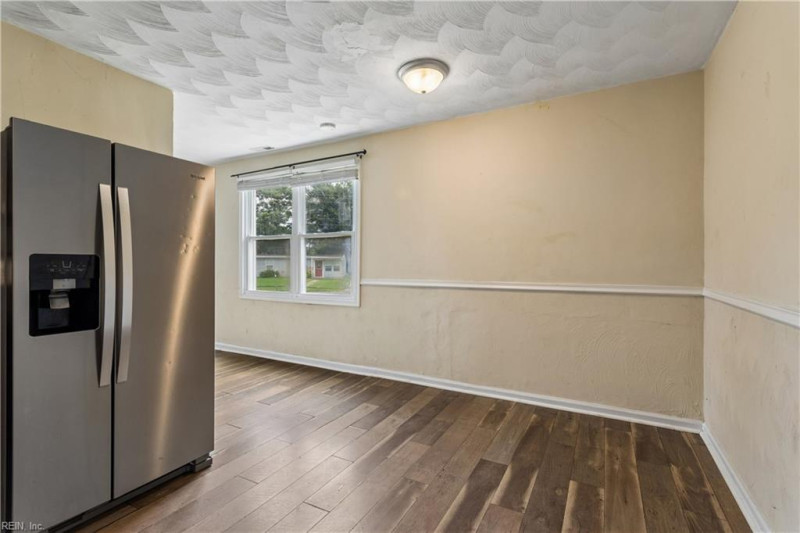 Photo 8 of 27 residential for sale in Chesapeake virginia