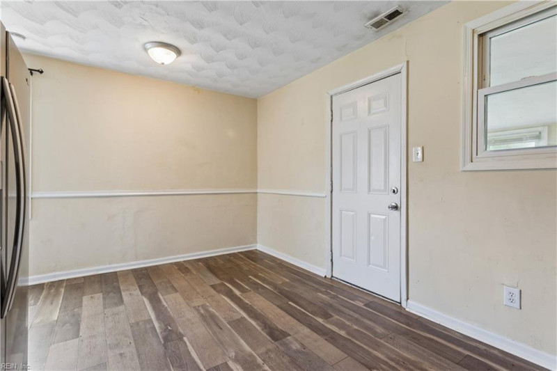 Photo 9 of 27 residential for sale in Chesapeake virginia