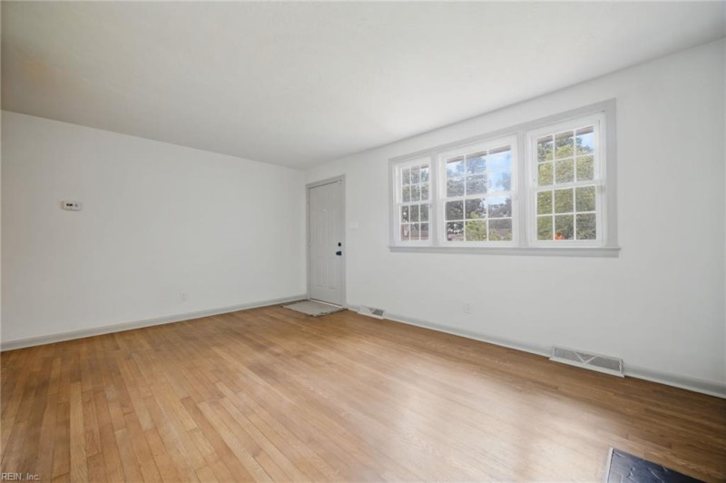 Photo 10 of 46 residential for sale in Virginia Beach virginia