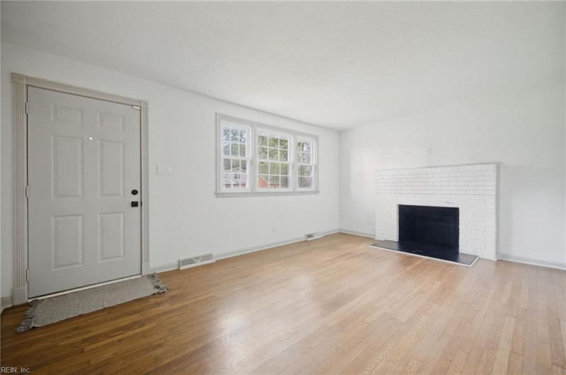 Photo 11 of 46 residential for sale in Virginia Beach virginia
