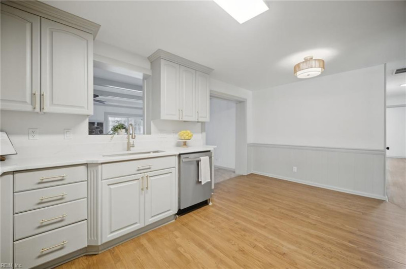 Photo 15 of 46 residential for sale in Virginia Beach virginia