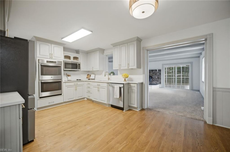 Photo 4 of 46 residential for sale in Virginia Beach virginia