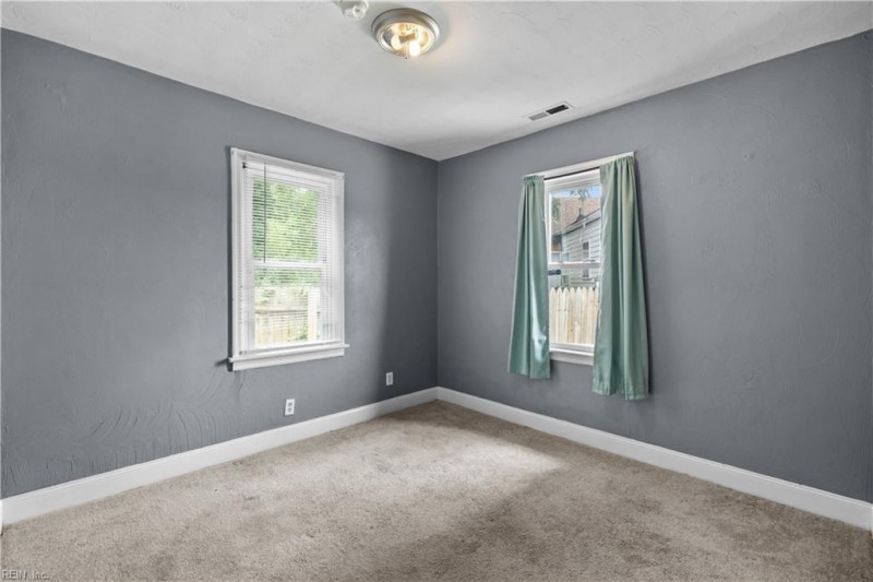 Photo 12 of 19 residential for sale in Portsmouth virginia