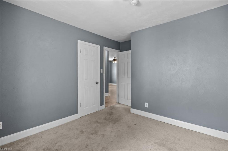 Photo 13 of 19 residential for sale in Portsmouth virginia