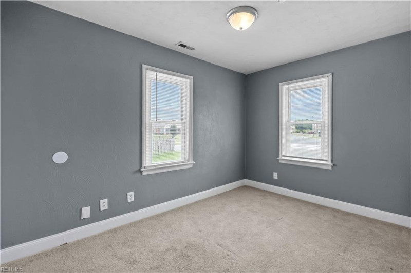 Photo 14 of 19 residential for sale in Portsmouth virginia