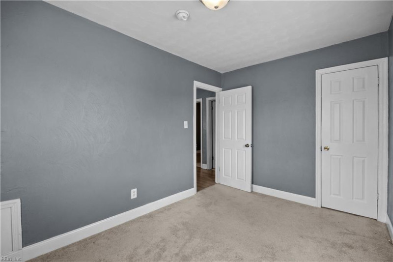 Photo 15 of 19 residential for sale in Portsmouth virginia