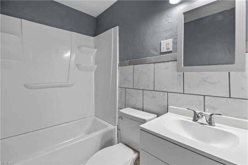 Photo 16 of 19 residential for sale in Portsmouth virginia