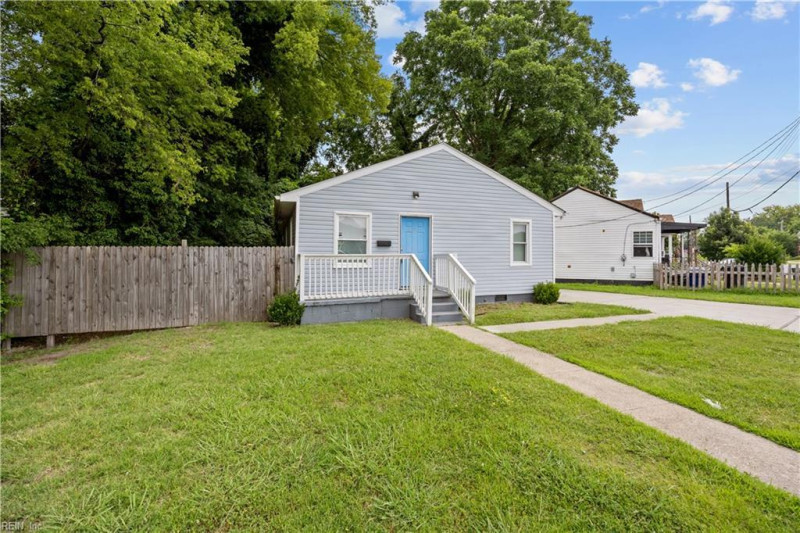 Photo 17 of 19 residential for sale in Portsmouth virginia