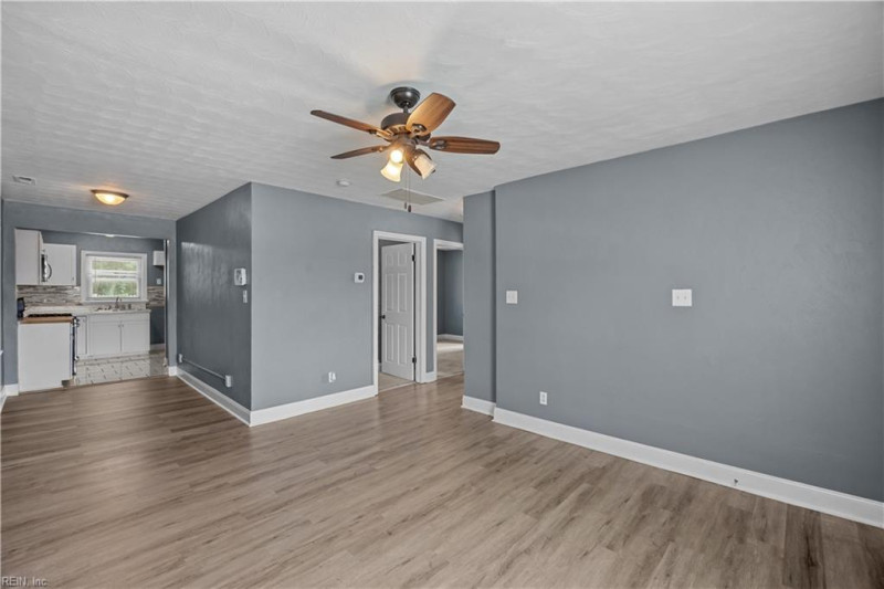 Photo 3 of 19 residential for sale in Portsmouth virginia