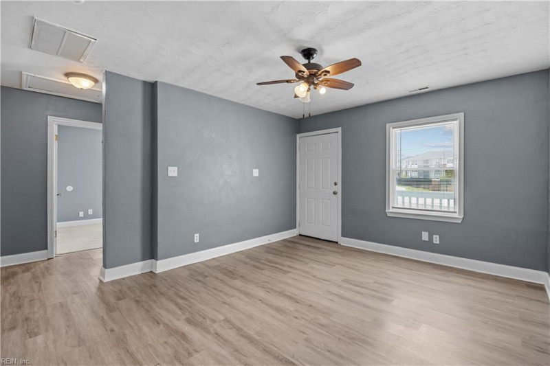Photo 4 of 19 residential for sale in Portsmouth virginia