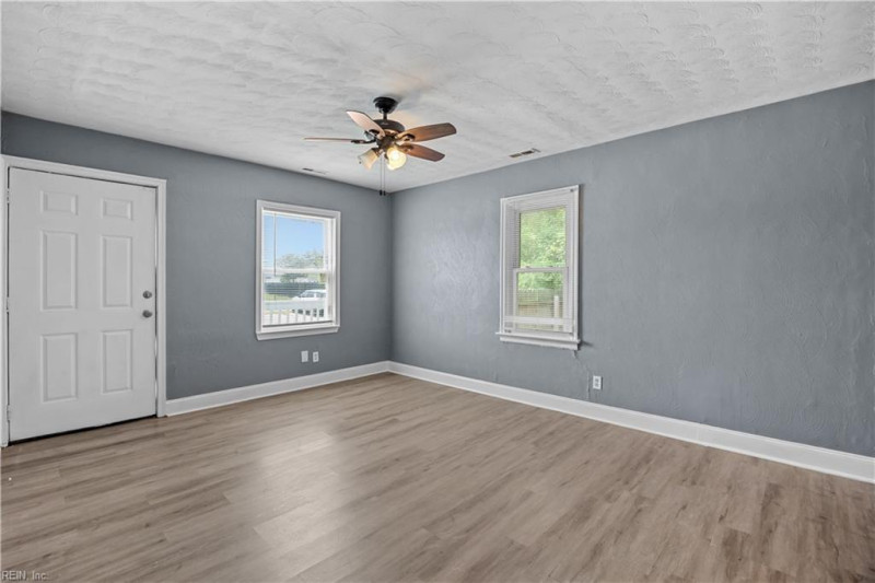Photo 5 of 19 residential for sale in Portsmouth virginia