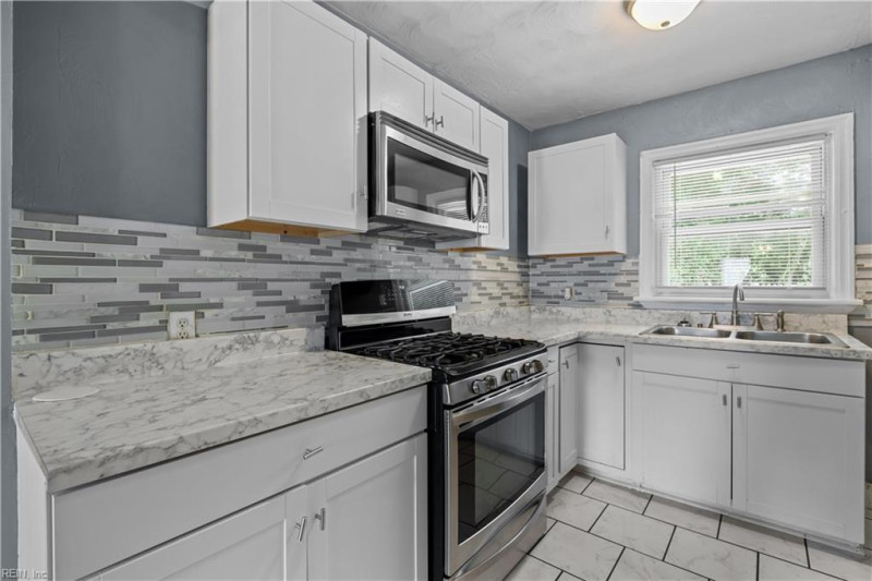 Photo 6 of 19 residential for sale in Portsmouth virginia