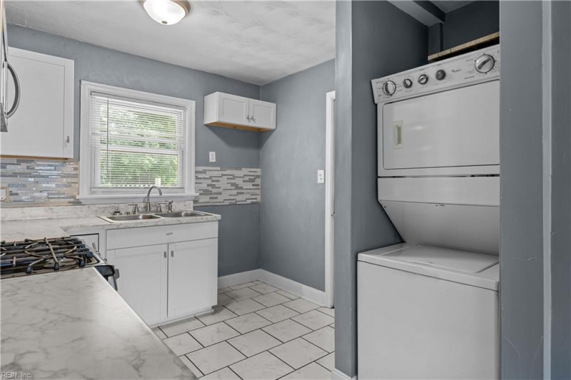 Photo 7 of 19 residential for sale in Portsmouth virginia
