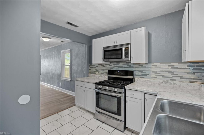Photo 8 of 19 residential for sale in Portsmouth virginia