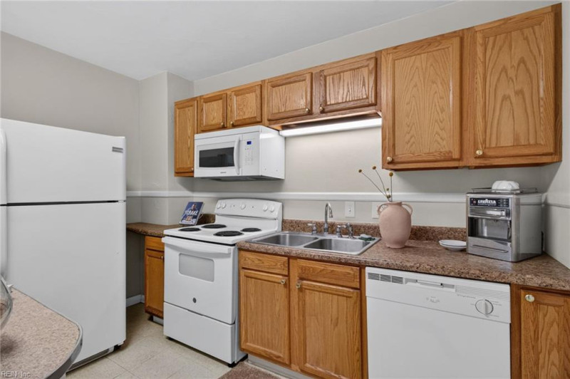 Photo 10 of 26 residential for sale in Portsmouth virginia