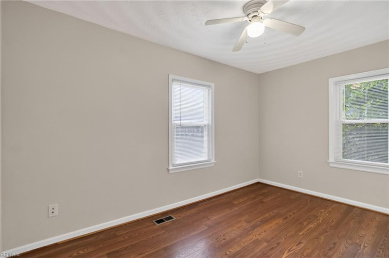 Photo 14 of 26 residential for sale in Portsmouth virginia