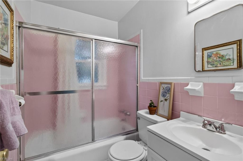 Photo 17 of 26 residential for sale in Portsmouth virginia